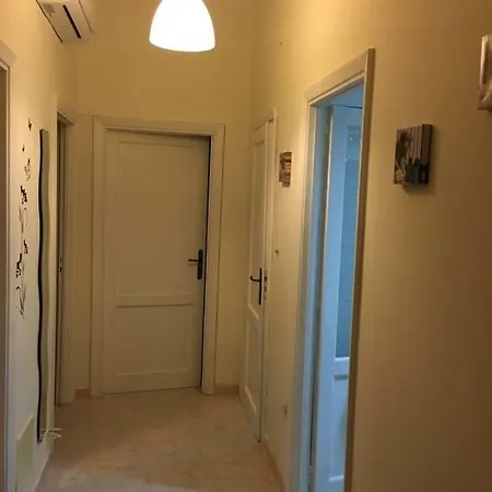 Lovely Centro Con Parcheggio شقة *